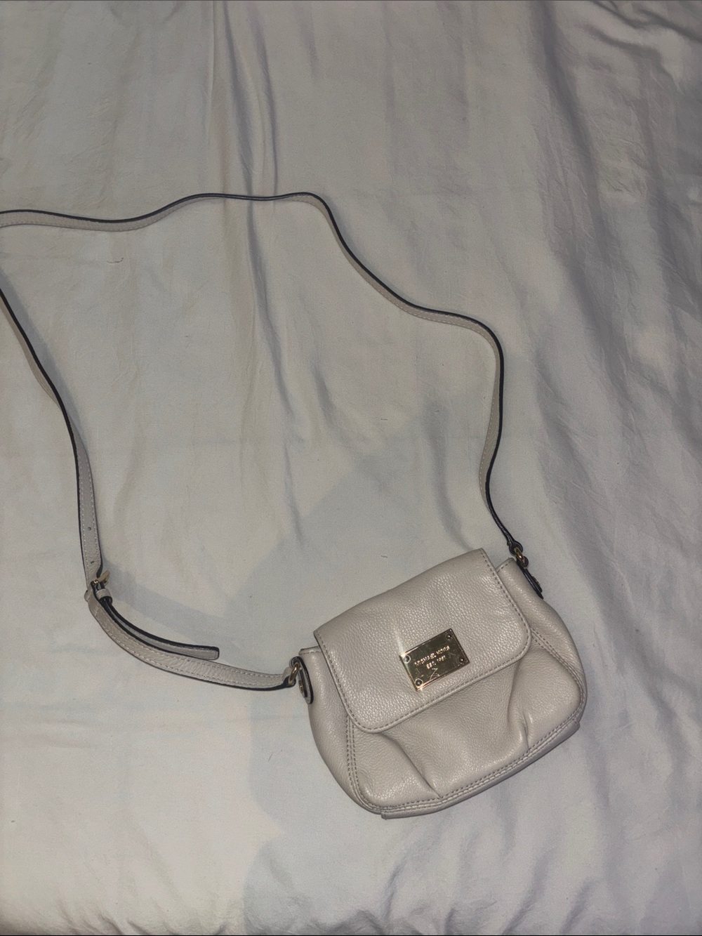 Michaels Kors Purse White Leather Crossbody Bag with Gold Plate